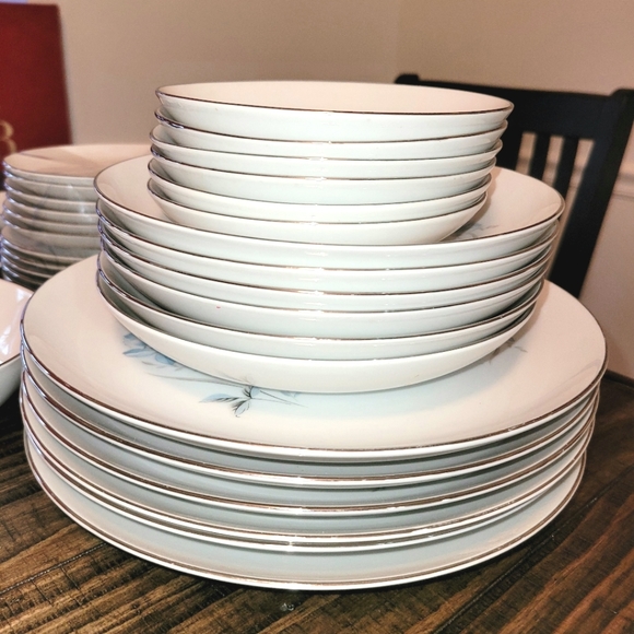 Super Diamond China | White With Blue Floral Design & Silver Rim | 39 Pieces - Picture 6 of 12